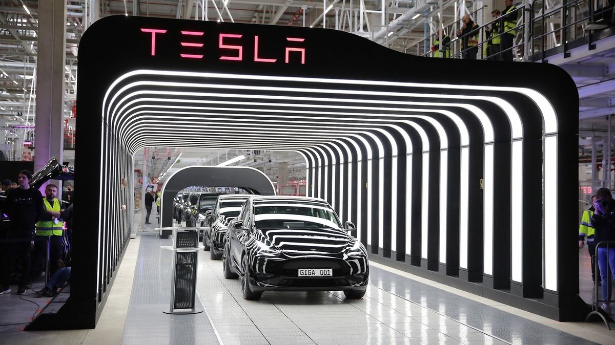 Tesla u Berlína otevřela svůj první závod v Evropě
